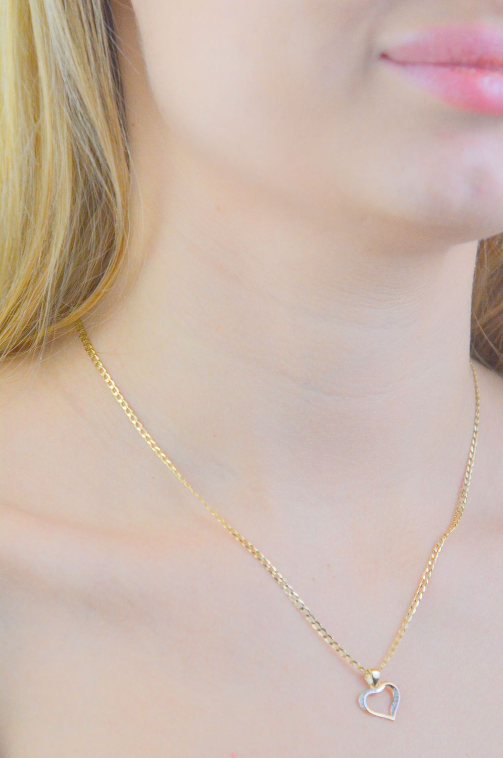 Zawieszka złota serce z cyrkonią próba 585, ZA 7314 585 Zawieszka złota serce z cyrkonią próba 585, ZA 7314 585. Wisiorek został wykonany z wysokiej jakości złota próby 585.jpg